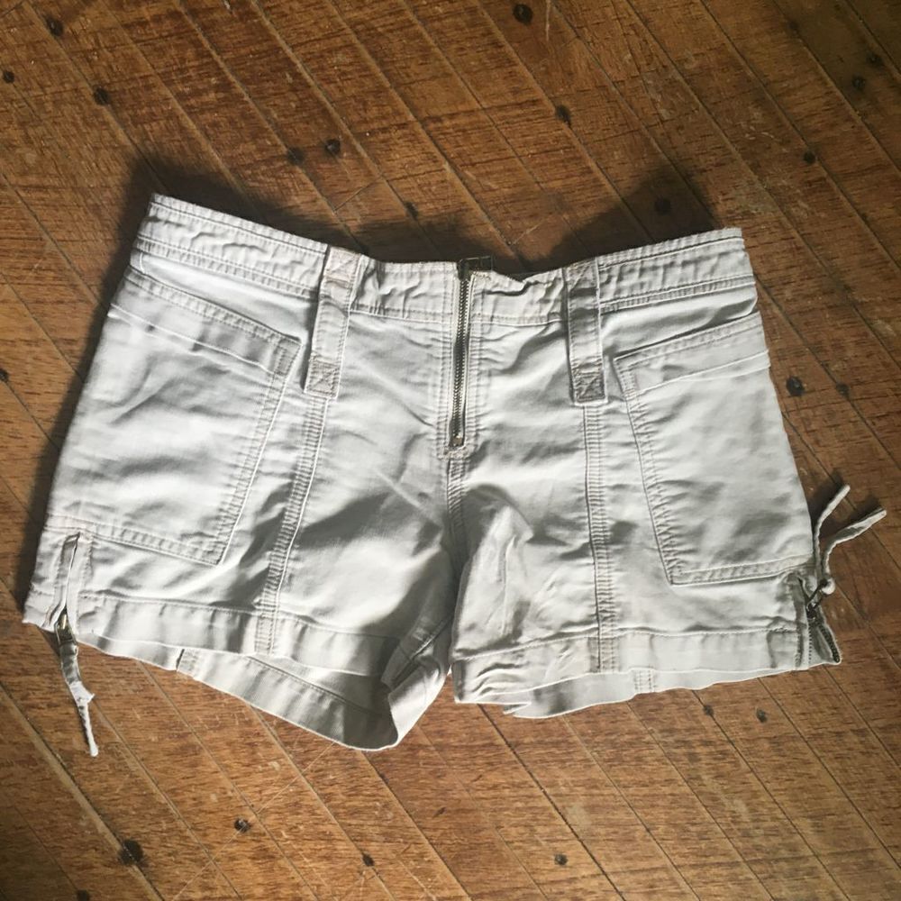 American Eagle Y2K zipped hem khaki shorts
